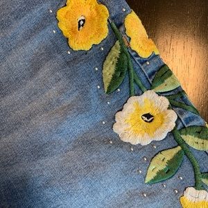 Floral embroidered Topshop jeans with ripped knee